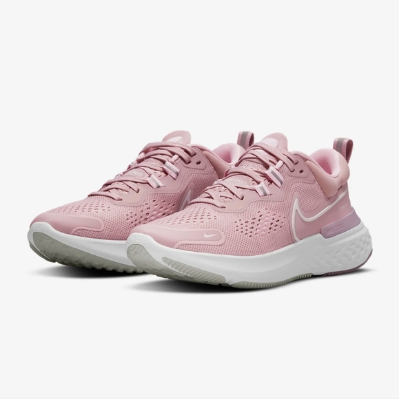 Nike Sneakers - Picture 1 of 17